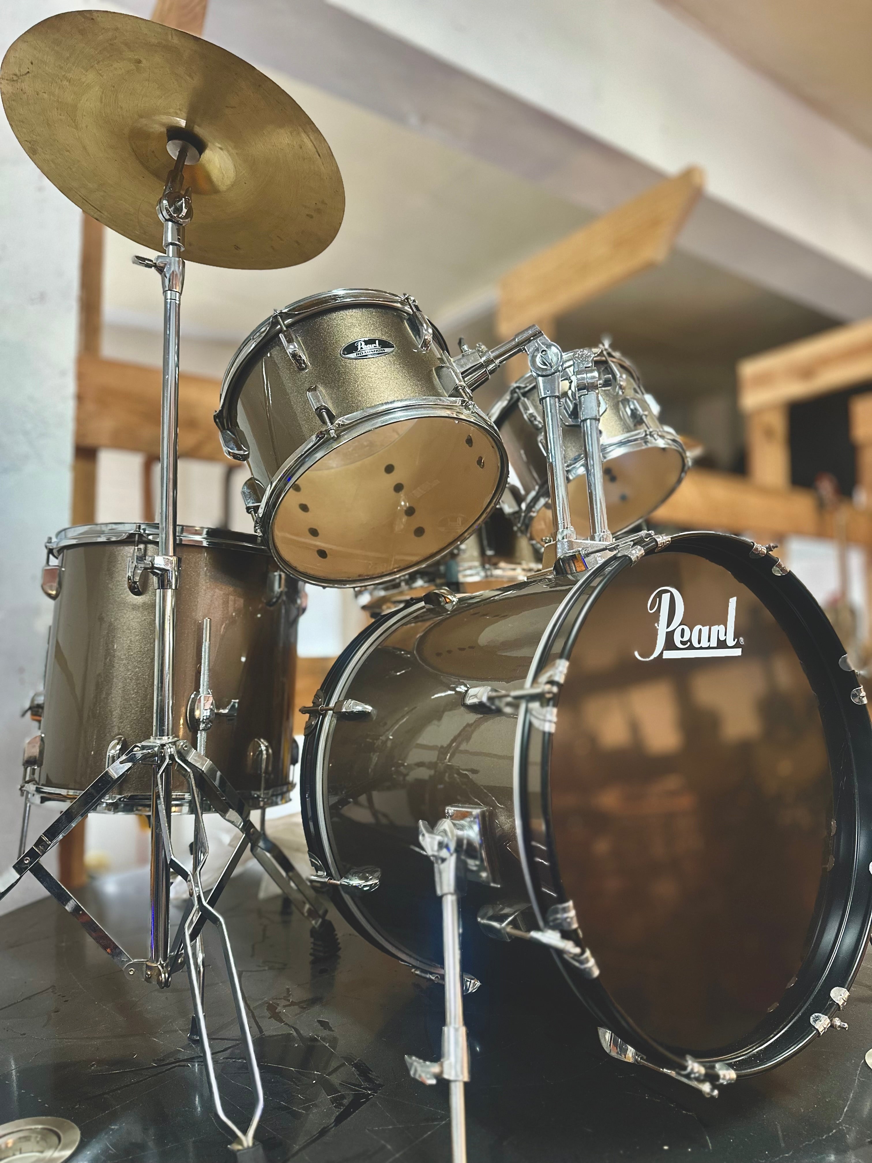 Pearl | Roadshow | 20” 5 Piece Fusion Kit | Hardware + Cymbals | Pre-Loved Pearl | Roadshow | 20” 5 Piece Fusion Kit | Hardware + Cymbals | Pre-Loved
